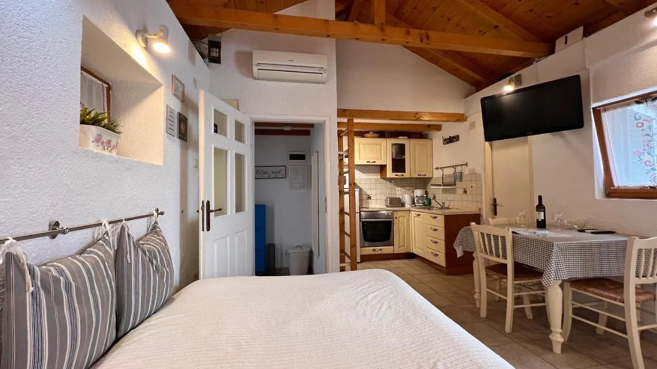 Guesthouse F Σπλιτ 3*,