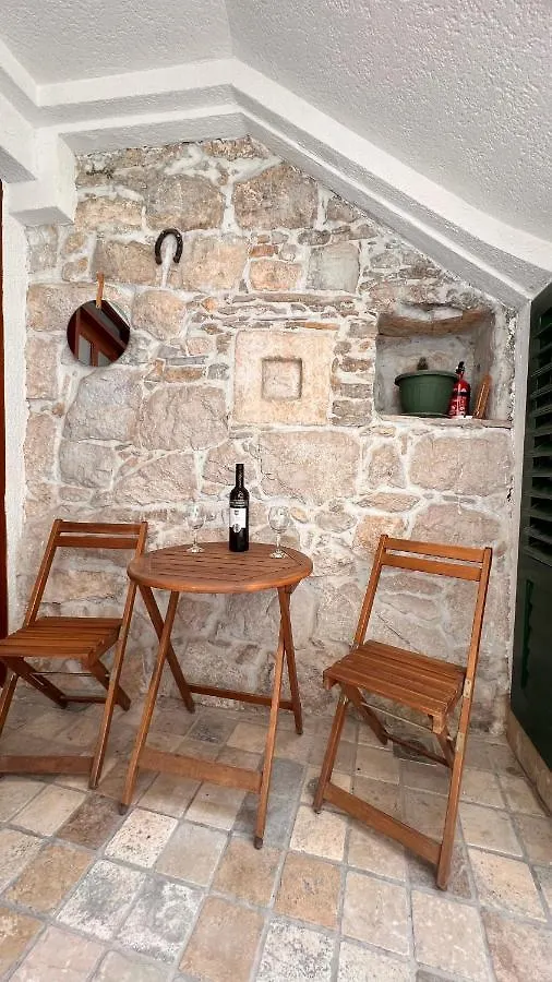 Guesthouse F Σπλιτ 3*,