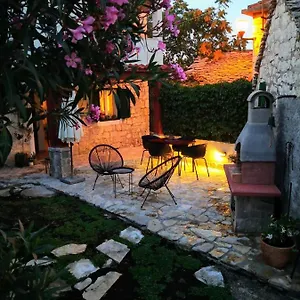 https://holiday-home-little-heaven.hotels-in-trogir.com
