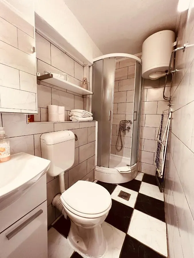 Gasthuis Guesthouse F Split