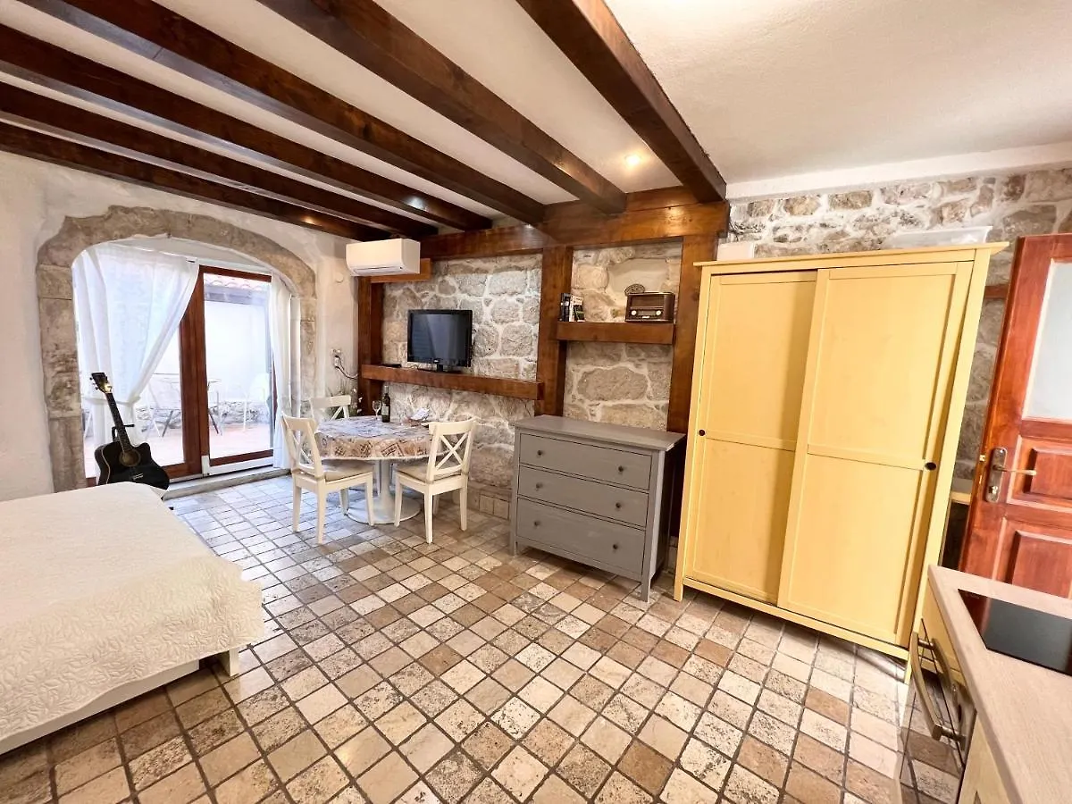 Guesthouse F Split