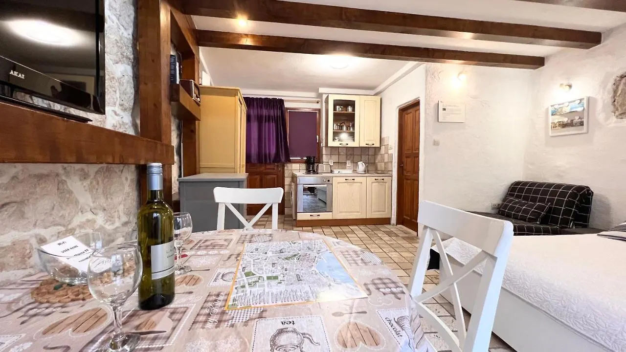 Gasthuis Guesthouse F Split