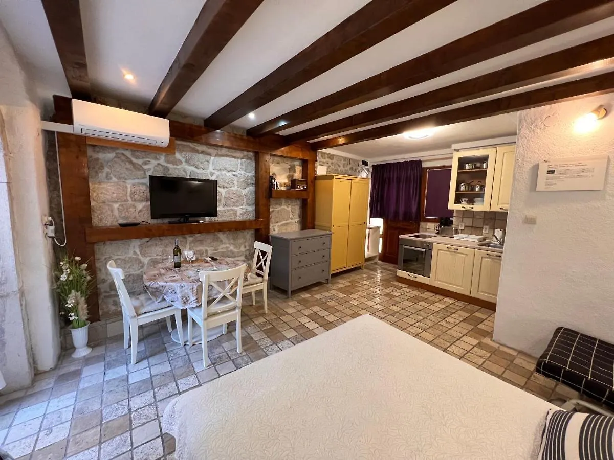 Gasthuis Guesthouse F Split