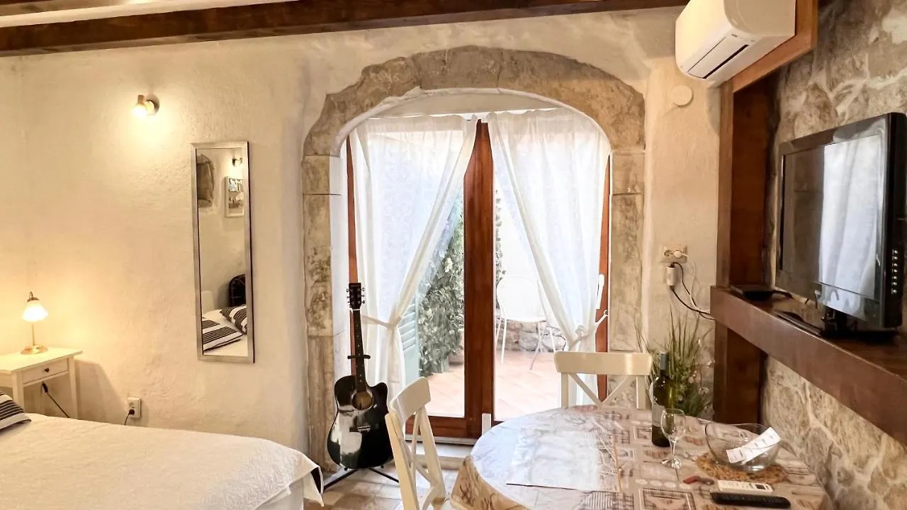 Gasthuis Guesthouse F Split