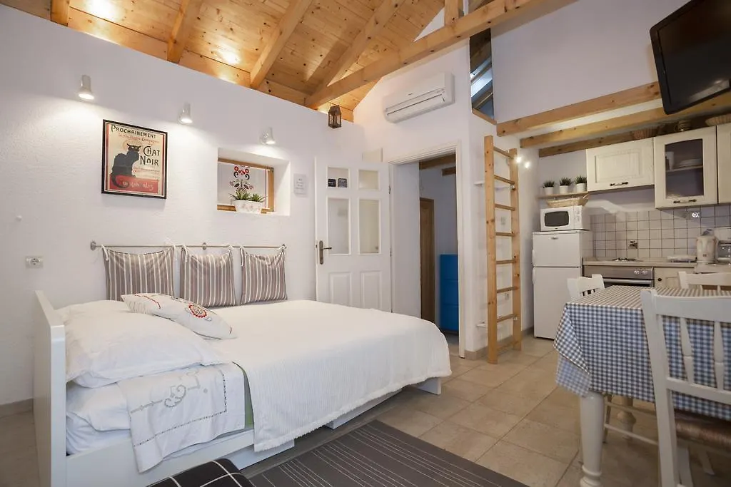 Gasthuis Guesthouse F Split