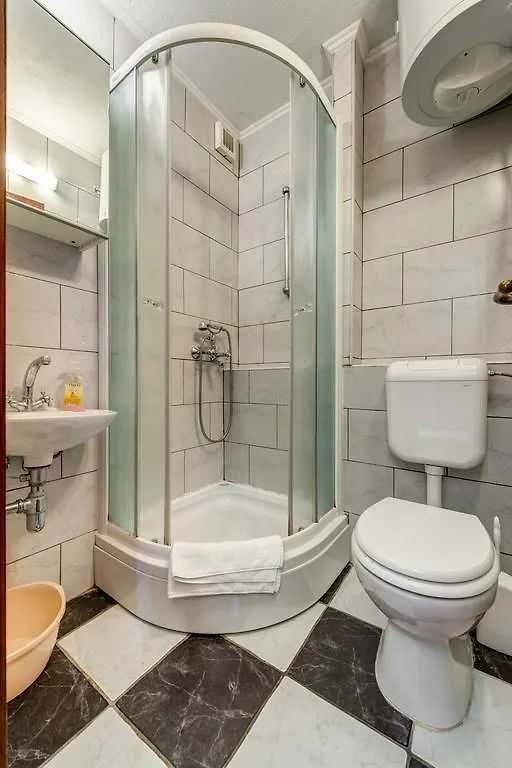 Gasthuis Guesthouse F Split